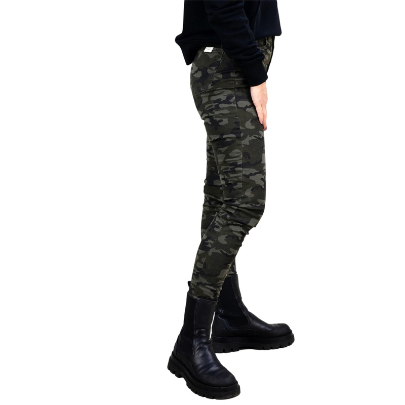 Kelnės Suite Benedict